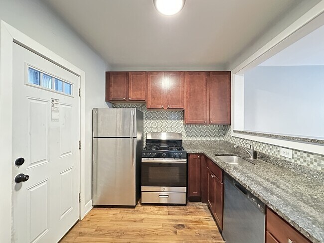 Foto del edificio - 4422 N Wolcott Ave