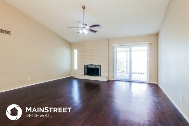 Building Photo - 16422 N 66th Dr