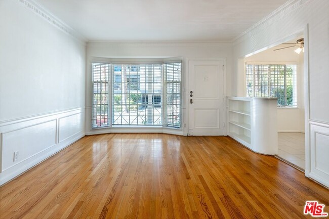 Foto del edificio - 1658 N Sierra Bonita Ave