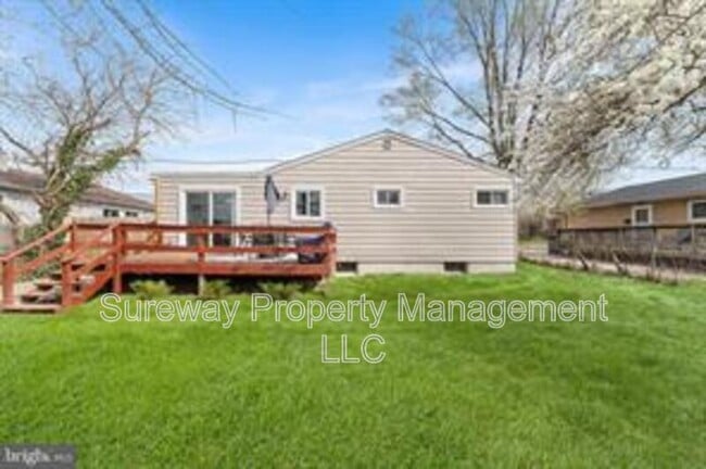 Building Photo - 842 Woodlane Rd