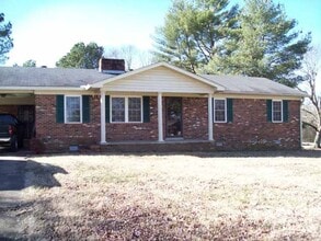 Building Photo - 110 Lakeshore Dr