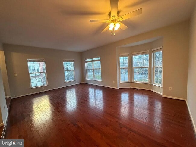 Foto del edificio - 6641 Creek Point Way