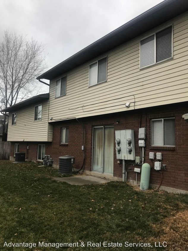 Primary Photo - 3 br, 2 bath House - 952 South 200 West #24