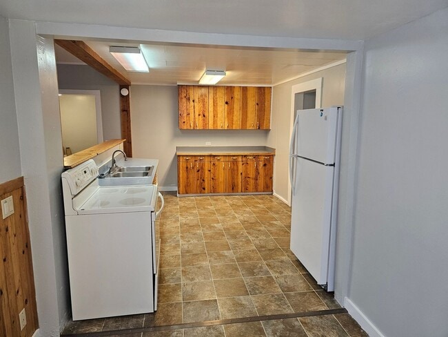 Building Photo - 2112 3rd St