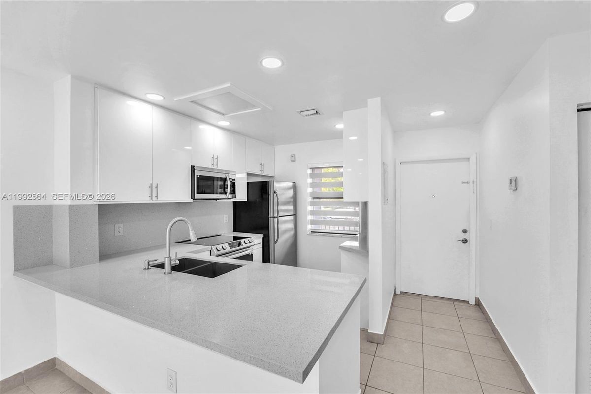Foto del edificio - 7668 SW 152nd Ave