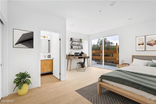 Foto del edificio - 3 br, 4 bath House - 3515 Fletcher Dr # 8
