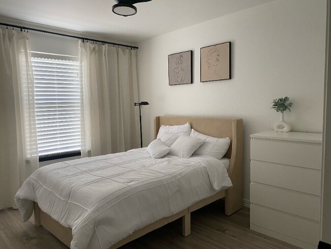 Foto del edificio - 2743 Hyde Park Dr