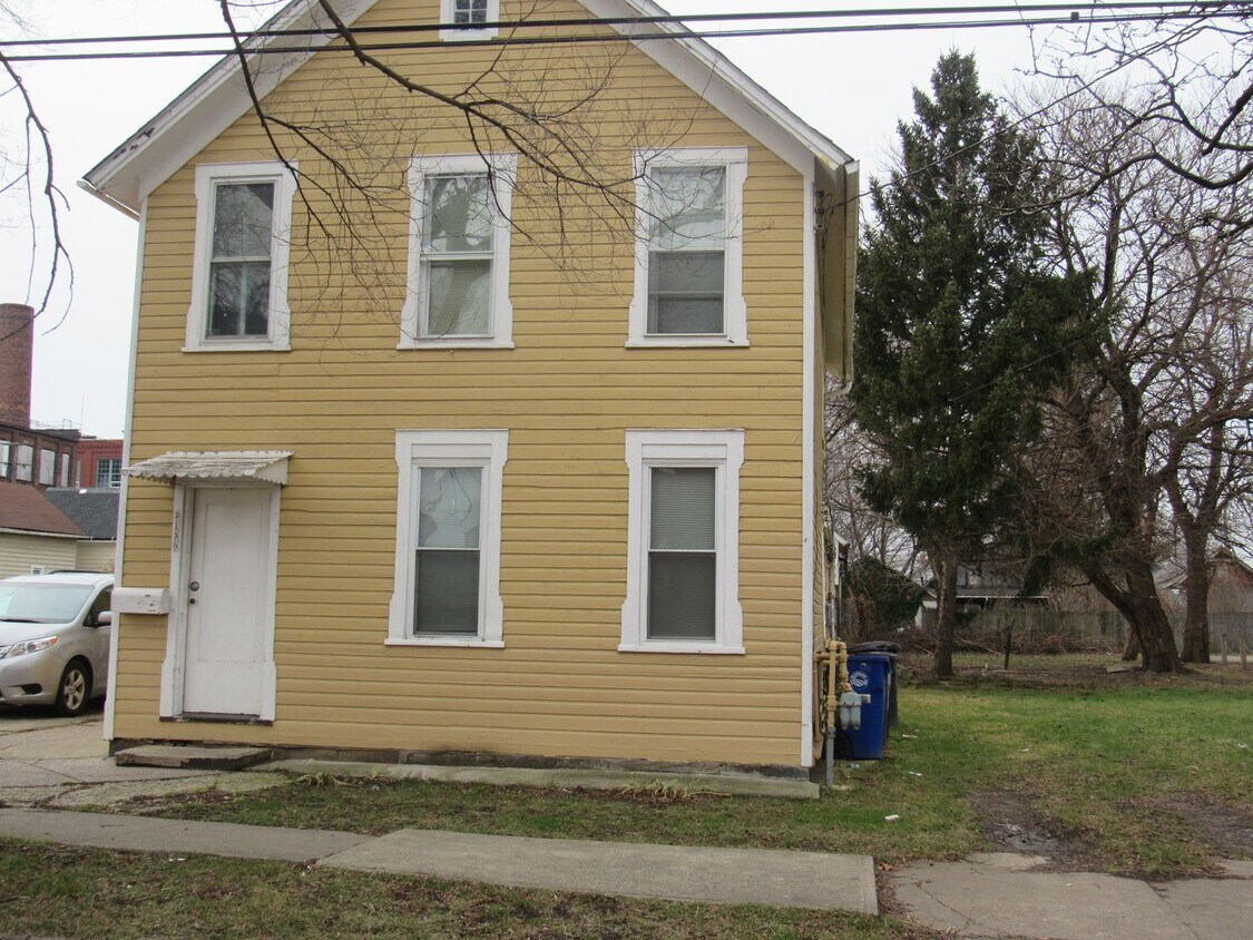 Primary Photo - Bright 2BD Down of Multi-Family- Cleveland...