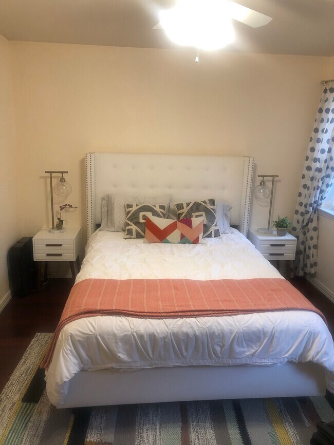 Foto del edificio - 8133 Ceberry Dr
