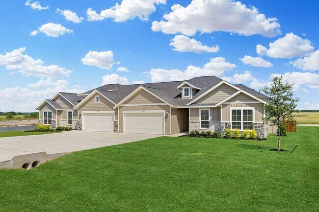 Building Photo - EDGEWOOD ESTATES NOW PRE-LEASING! LUXURIOUS DUPLEX LOCATED ON 1-ACRE LOT IN MIDLOTHIAN, TX!