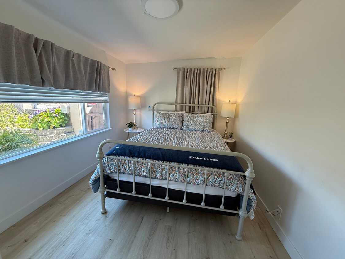 Foto principal - 1779 Saint Helena St