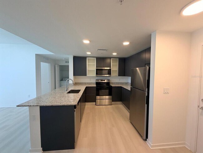 Foto del edificio - 5563 Millennia Park Dr
