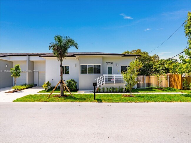 Building Photo - 2931 SW 12th Ave