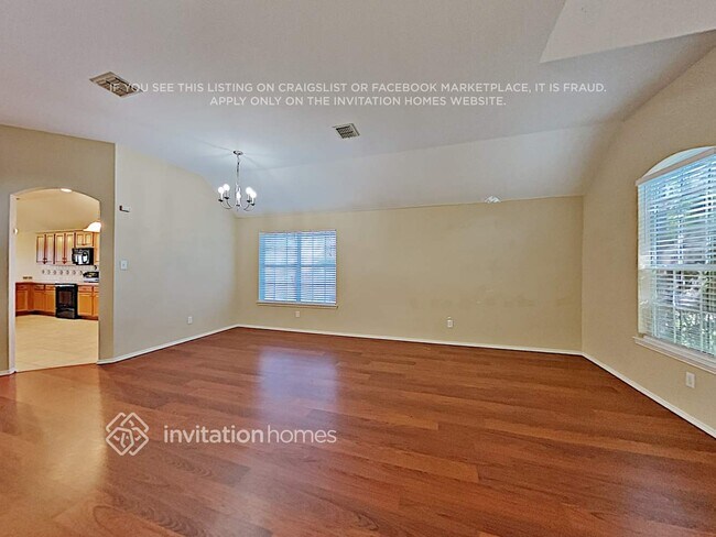 Building Photo - 1112 Sweetwater Dr