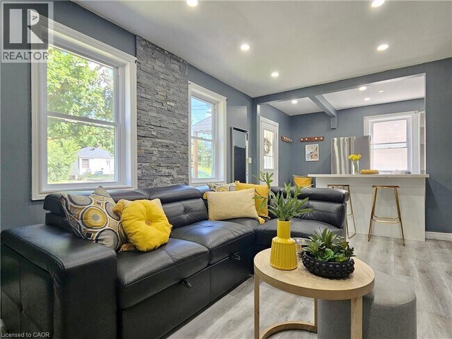 Photo du bâtiment - 45 St Clair Ave