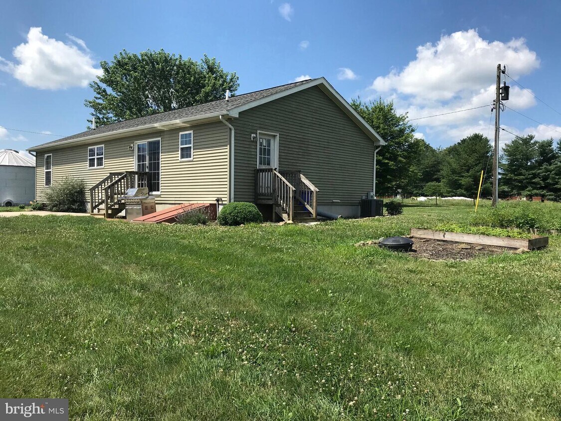 Foto principal - 127 Hopewell Rd