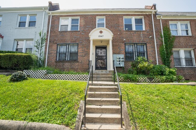 Building Photo - 1247 Meigs Pl NE
