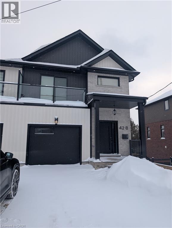 Building Photo - 42 Wellington St