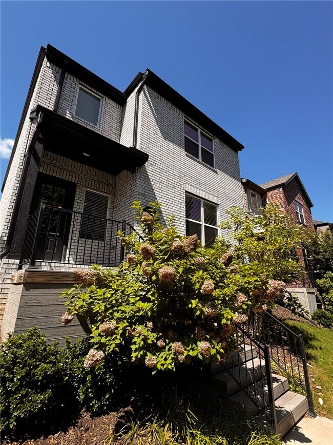 Foto del edificio - 2375 E Amherst Aly