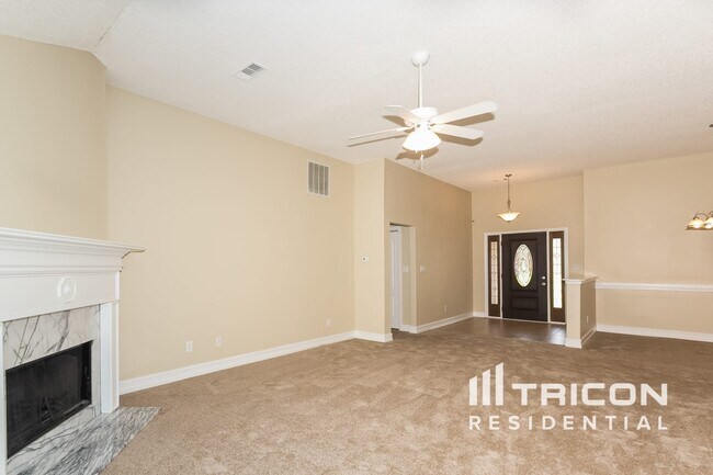 Building Photo - 305 Emerald Trace Jonesboro GA