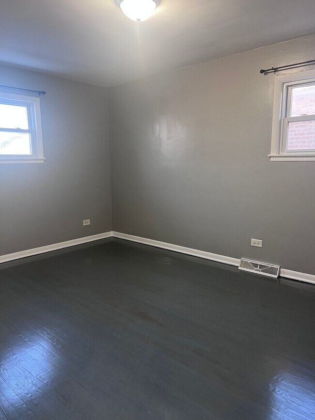 Building Photo - 664 Sibley Blvd