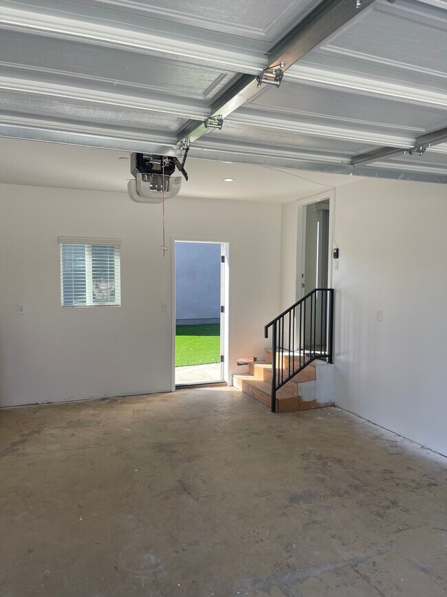 Building Photo - 8437 Calvin Ave