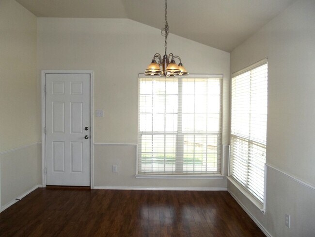 Foto del edificio - Large 3/2/2 Home in Monterey - Frenship School District