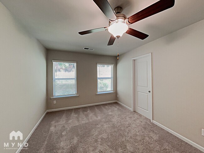 Foto del edificio - 4940 Lower Elm St