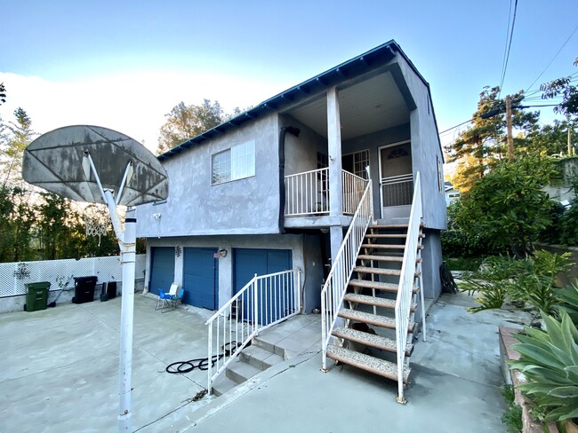 Building Photo - 1653 1/2 Maltman Ave