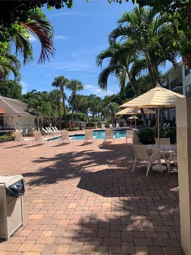 728 Executive Center Dr Unit 14, West Palm Beach, FL 33401 Condo for