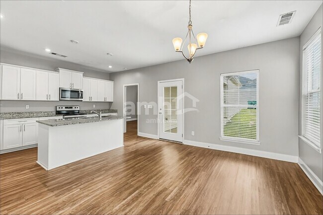 Foto del edificio - 5335 Tupelo St
