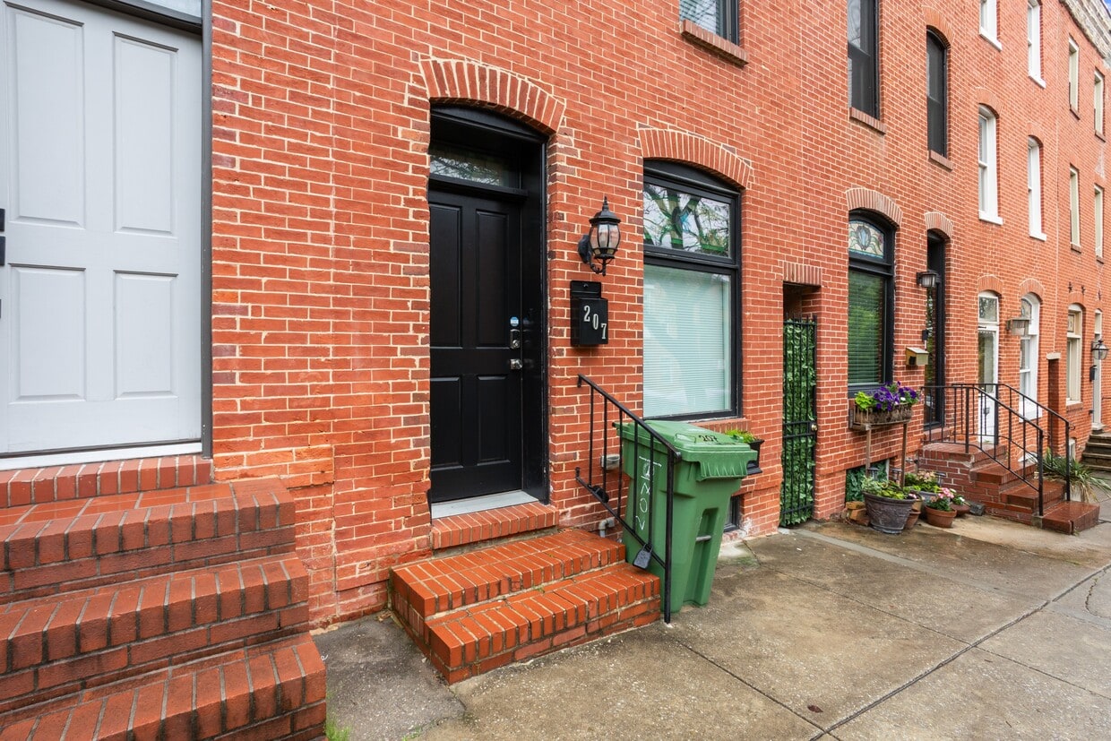 Primary Photo - 207 S Chester St