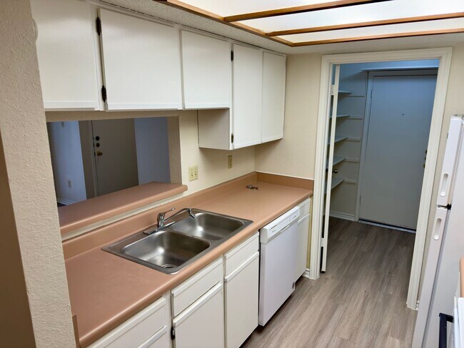 Foto del edificio - 2618 Alcott Ln
