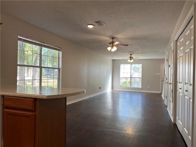 Foto del edificio - 132 Bayou Sara Ave