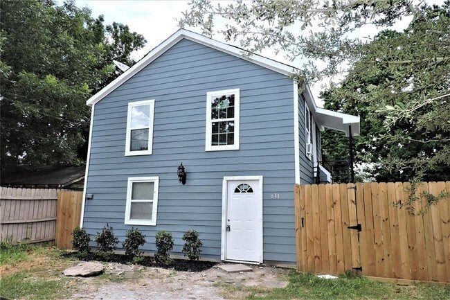 Building Photo - 811 Harbor St
