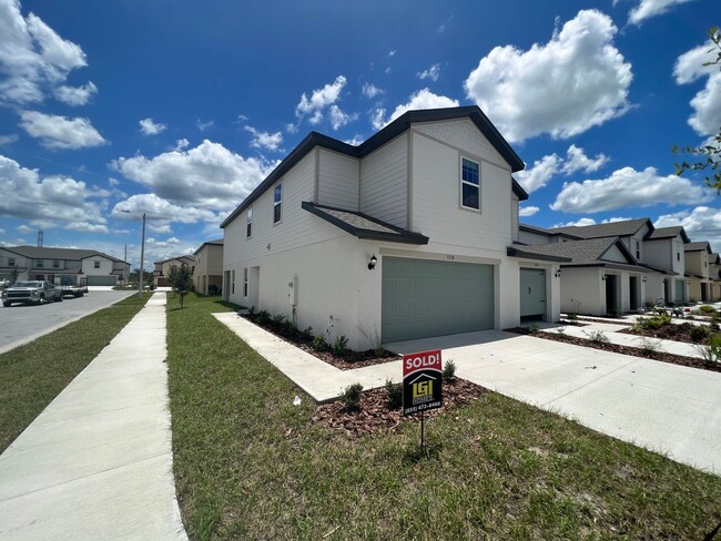 Building Photo - 2 car garage townhome-5310 Companion Lane ...