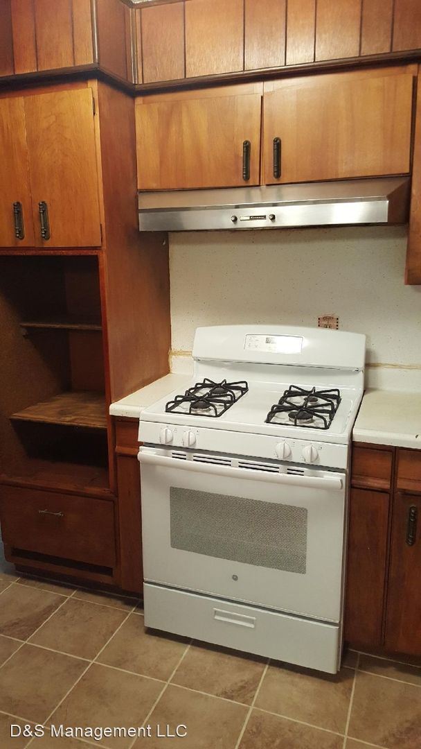 Building Photo - 3 br, 1 bath House - 808 SW 68th Street