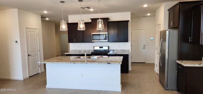 Building Photo - 20775 N Roadrunner Ln