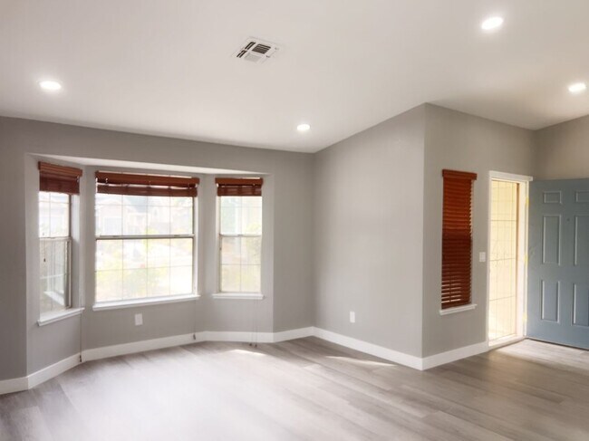 Building Photo - 8135 Northern Oak Cir