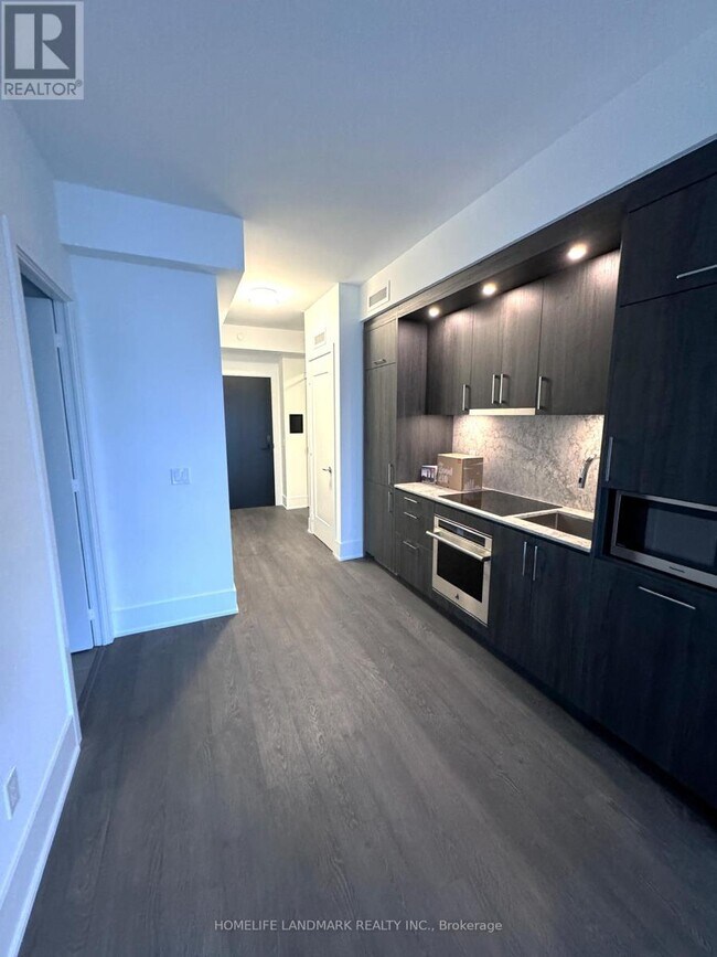 Building Photo - 470 Front St W