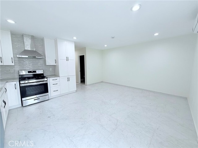 Foto del edificio - 17513 Glenburn Ave
