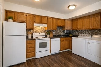 Building Photo - The Townhomes at Diamond Ridge