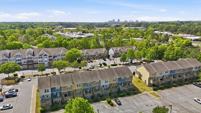 ¡Ubicación céntrica entre North Hills y el centro de la ciudad! - 2800 Bedford Green Dr