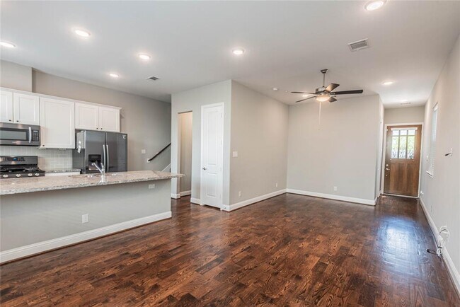 Building Photo - 5431 Camaguey St