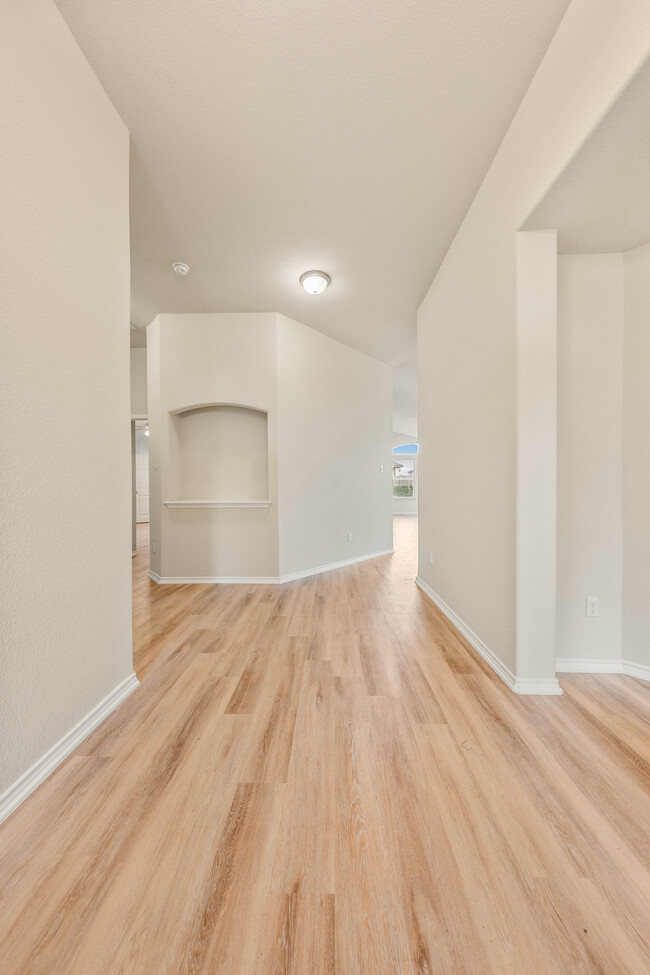 Foto del edificio - 6601 Cascade Dr
