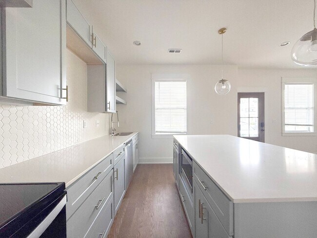 Foto del edificio - 4-Bedroom HOA Home with Pool Access Near Downtown Cookeville