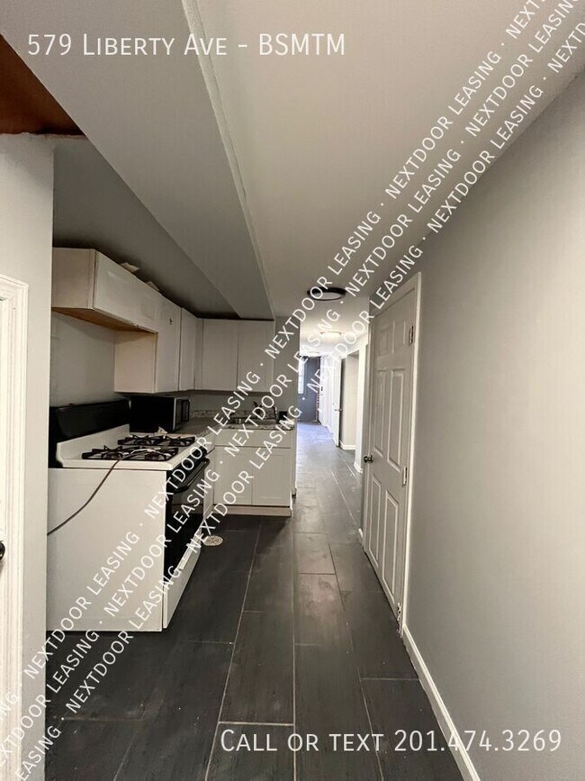 Building Photo - 579 Liberty Ave