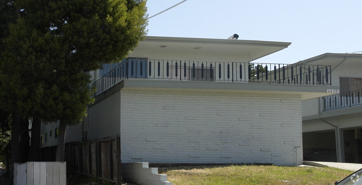 Building Photo - 6650 Laird Ave