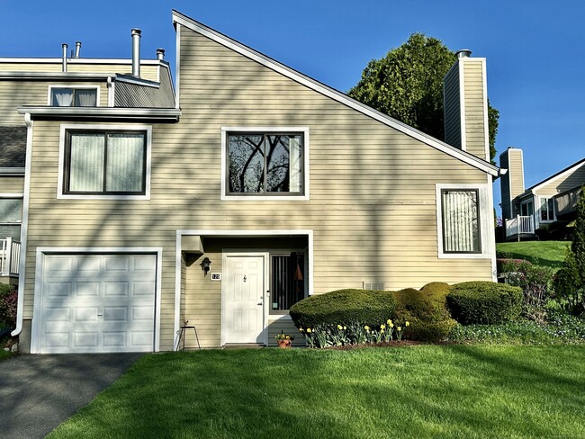 Building Photo - 125 Peddlers Dr