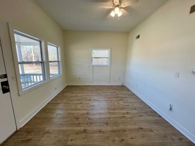 Building Photo - Charming Three Bedroom Home Near SC Farmers Market